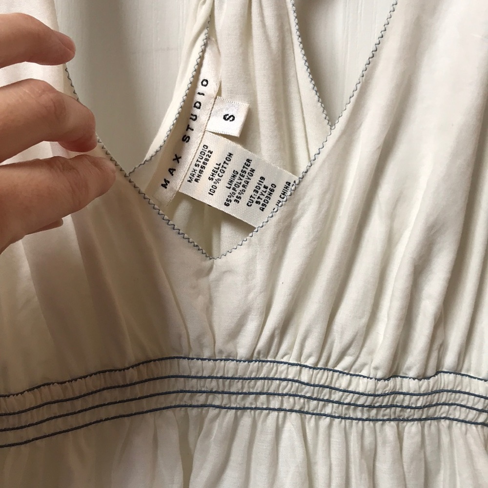 **CUTE Dress** - Picture 2 of 3